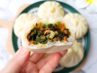 18、胡萝卜韭菜馅包子,尝一个，太好吃了吧！