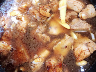 13、玉米烧排骨,加入开水，烧开锅。