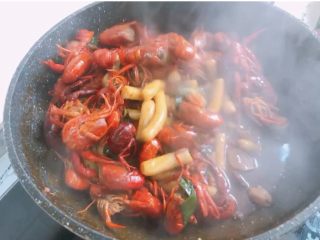 17、十三香小龙虾,剩少量汤汁即可