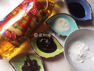 1、八宝辣酱,主要调味料。