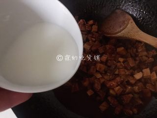 12、八宝辣酱,最后勾个芡。