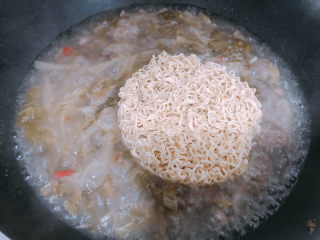 16、雪菜肉丝面,下一个鸡蛋面。