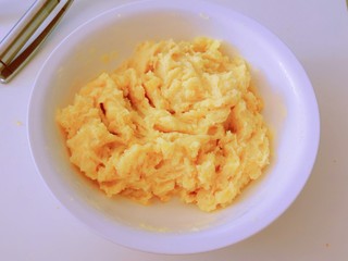 8、芝士焗土豆泥,搅拌均匀。