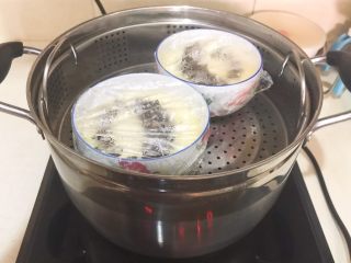 22、家常海参蒸蛋,放入蒸锅