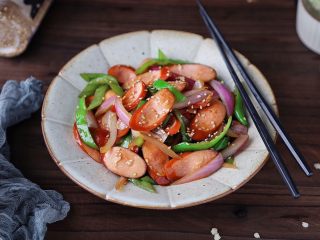 16、青椒炒香肠,成品