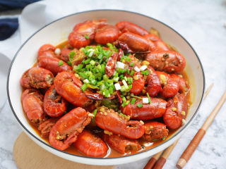 15、蒜香小龙虾,收下汁出锅