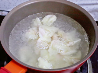 13、酸辣馄饨,放入馄饨