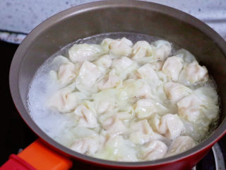 14、酸辣馄饨,煮至浮起