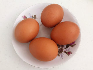 10、菠菜蛋卷,土鸡蛋清洗干净