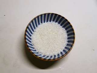 1、蔬菜虾仁粥,免淘大米