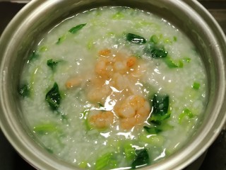11、蔬菜虾仁粥,翻拌均匀