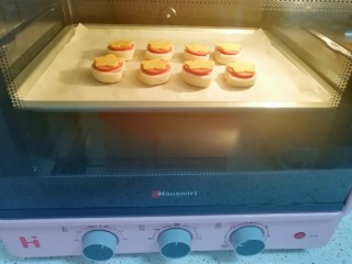 8、烤馒头片,上下管180度烤5分钟。