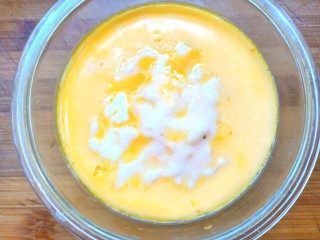 14、补钙鲜嫩虾糕,取出少凉一下