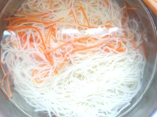 17、雪碧凉面,过凉水