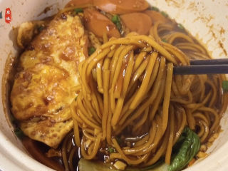 15、荷包蛋焖面,煮好了，首先颜色就很诱人，香味浓郁，面条也很韧，吃上一口，咸香好吃