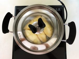 5、美味小零食   无油版红薯椰香小方,大火烧开后小火蒸25分钟