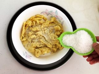 10、美味小零食   无油版红薯椰香小方,加入30克椰蓉