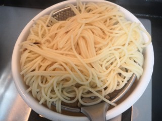 4、胡萝卜浓汤意面,煮好后，捞出