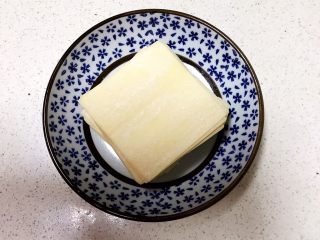 5、宝宝健康食谱  小金鱼虾仁猪肉抄手,抄手皮300克