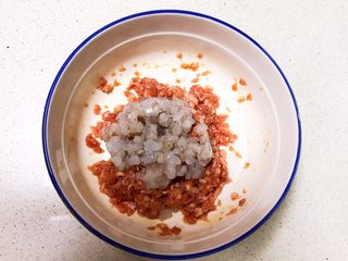 11、宝宝健康食谱  小金鱼虾仁猪肉抄手,加入虾仁