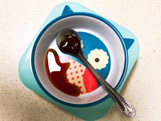 21、宝宝健康食谱  小金鱼虾仁猪肉抄手,加入1勺蚝油