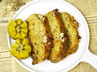 19、香蕉核桃蛋糕,切开看看，组织非常柔软，透着浓浓的香蕉味儿