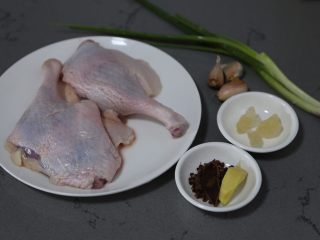 1、酱鸭腿,材料准备好