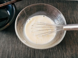 9、鸡蛋牛奶布丁,上面会有一层浮末