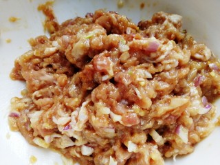 10、莲藕饼,一个方向搅拌均匀。