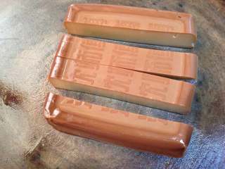 2、路边小吃自己做―鸡蛋干烤蔬菜串,鸡蛋干先竖着切3刀