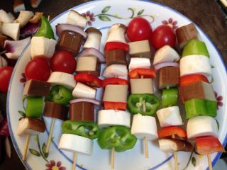 9、路边小吃自己做―鸡蛋干烤蔬菜串,然后根据自己的喜好串成串