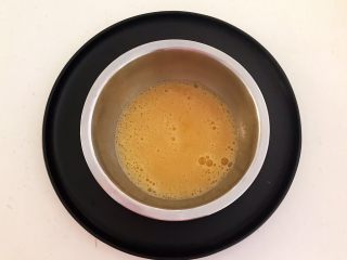 8、换个姿势吃汤圆 蛋抱汤圆,调匀备用