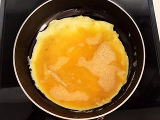 14、换个姿势吃汤圆 蛋抱汤圆,烧热后加入鸡蛋液