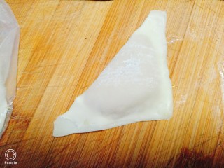 11、菠萝酱三角包,三角对折