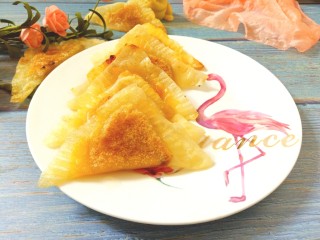 15、菠萝酱三角包,外皮香脆，内酱香甜