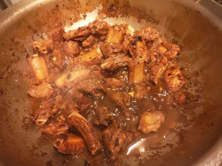 11、红烧排骨/高压锅版,大约煮20分钟,让味道完全浸到排骨里。