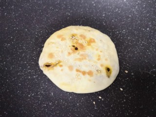 10、梅干菜烧饼,剩下一个烧饼是用平底锅烙的，一样好吃。 