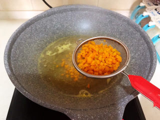 5、南瓜鸡蛋羹,焯水5分钟