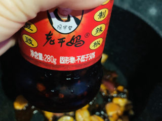 6、香辣皮皮虾,加老干妈；