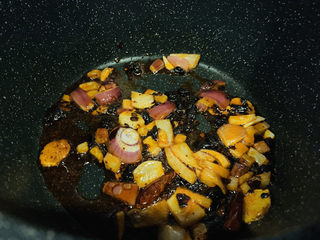 7、香辣皮皮虾,炒香；