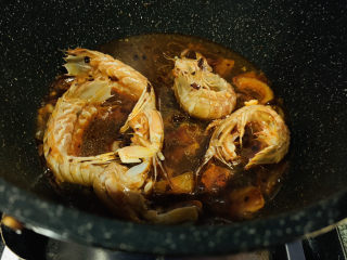 10、香辣皮皮虾,炒一会；