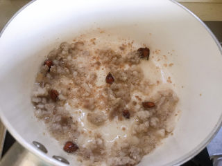 3、臊子面,放入1个八角