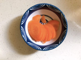 7、臊子面,胡萝卜切片