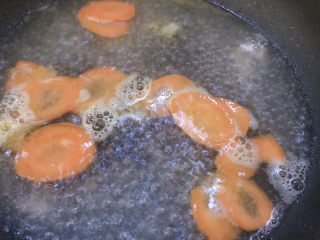 13、臊子面,加入适量清水