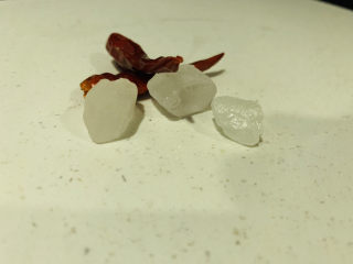 4、爆炒牛百叶,辣椒和冰糖；