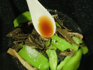 16、爆炒牛百叶,加蚝油；