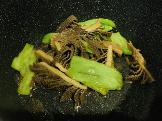 18、爆炒牛百叶,起锅；