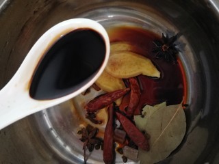 8、麻辣鸭脖,加老抽。