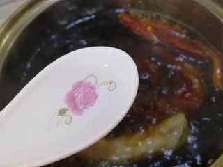 14、麻辣鸭脖,加白酒，去腥增香。