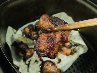 16、孜然排骨,两面焦黄，取出